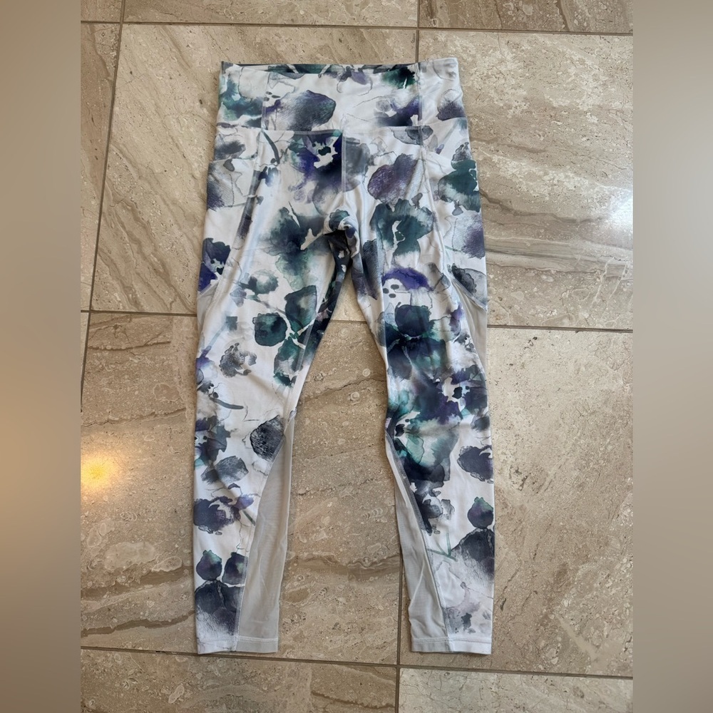 Athleta Floral tie dye Leggings size medium no flaws or pills